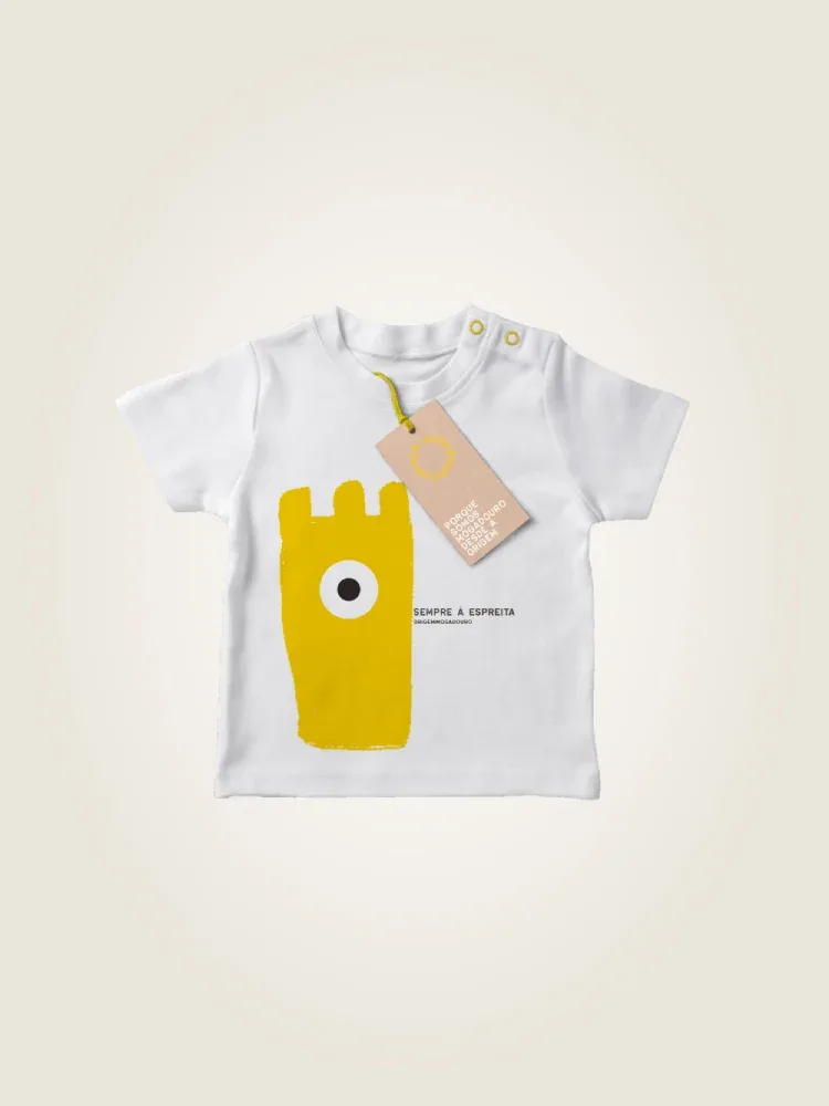 merchandising,identidade e tradição,t-shirt de bebé,linha oficial,projeto que celebra,promove,produtos e património,nossa terra